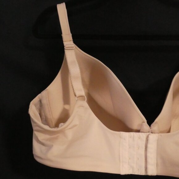 AG - ASHLEY GRAHAM | 40 DDD | Beige Seamless Bra With Lace Detail - Picture 6 of 13